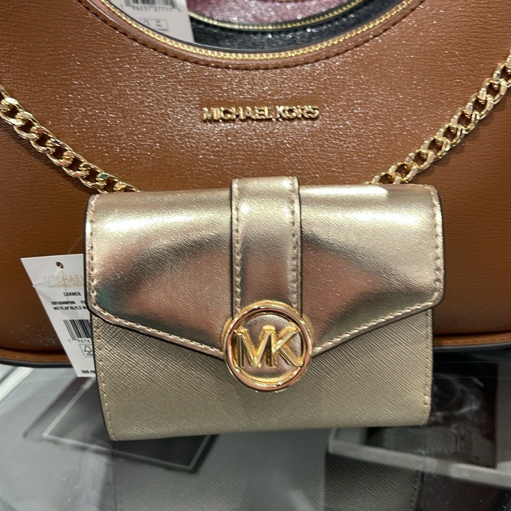 MICHAEL KORS CARMEN MEDIUM LOGO AND FAUX LEATHER WALLET
PALE GOLD 
NWT - Picture 7 of 16